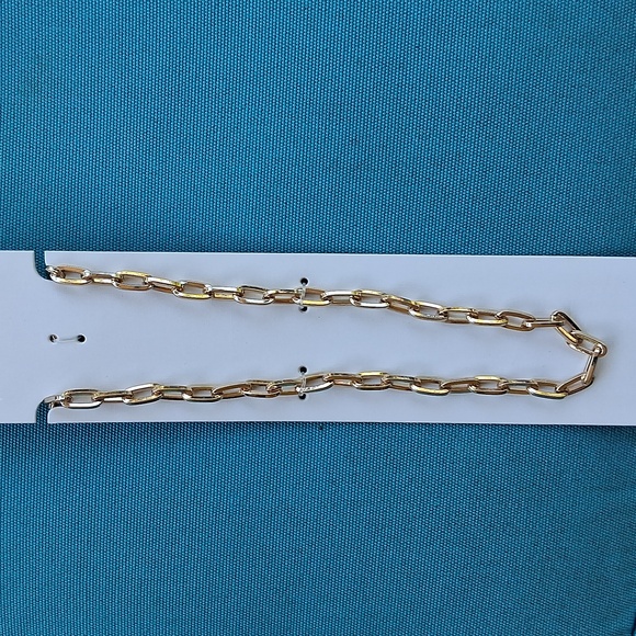 Pretty Gold Chain - Picture 2 of 4